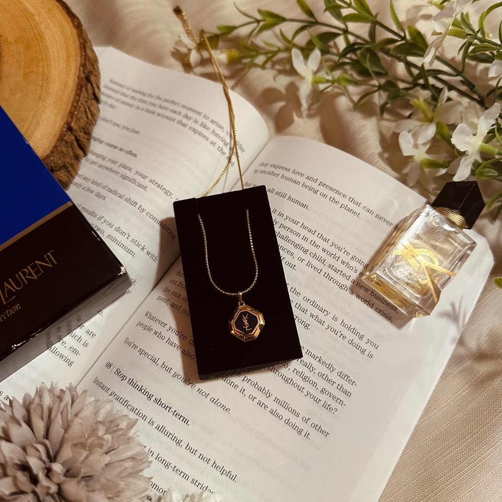 🌸 SOLD 🌸 Vintage YSL necklace